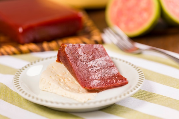 Goiabada, una caramella a base di guava, caramella brasiliana.