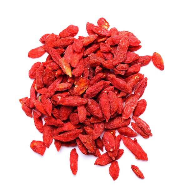 Goji berry isolato su bianco