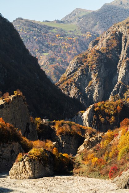 Gola di montagna in autunno