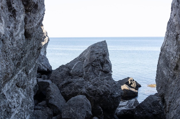 Gola rocciosa con vista mare