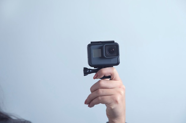 Gopro della mano della donna