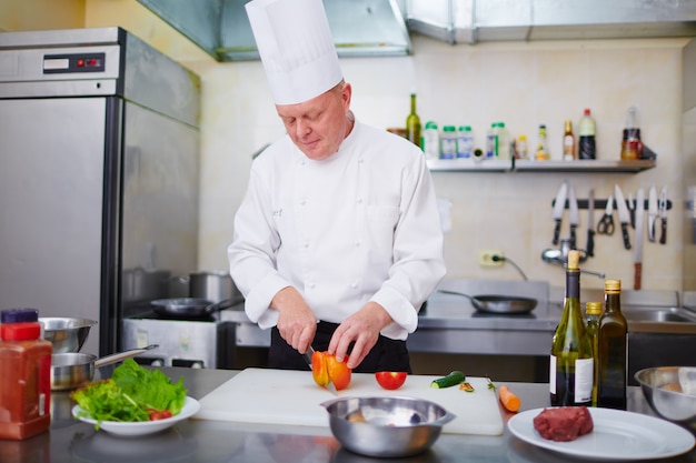 gourmet insalata lavorando professionisti