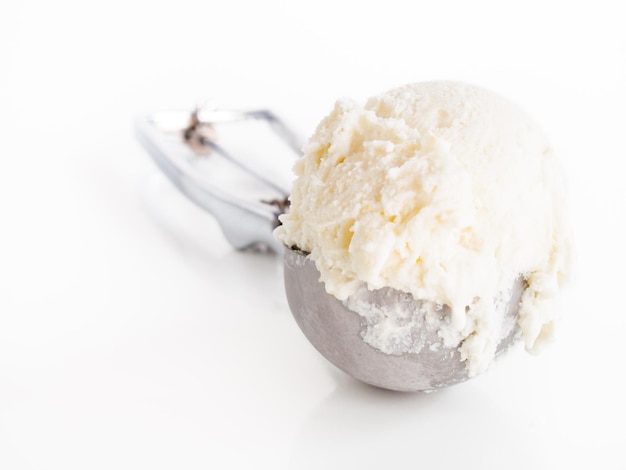 Gourmet Olathe gelato di mais dolce su sfondo bianco.