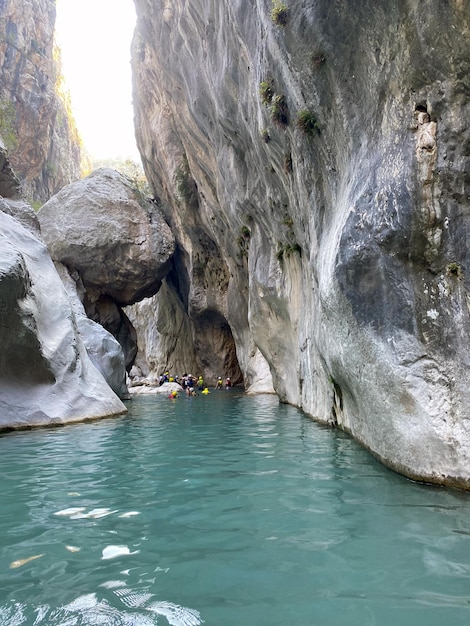 Goynuk Canyon, Turchia, Kemer. Vista sulle montagne e sul lago blu