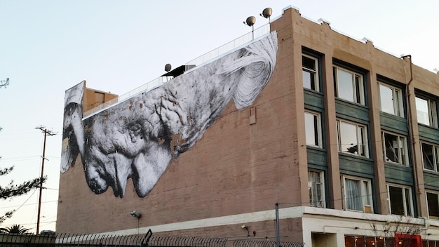 Graffiti su edifici residenziali