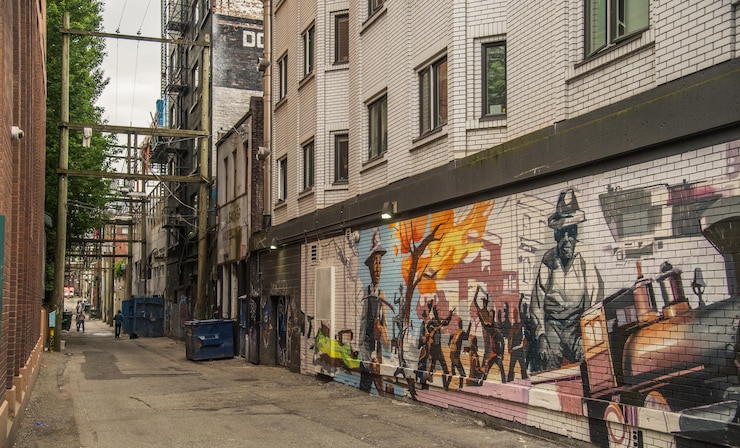 Foto graffiti sul muro di un edificio in città