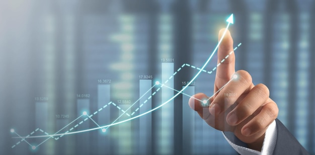 Grafici toccanti della mano del grafico di analisi del mercato dell'indicatore finanziario