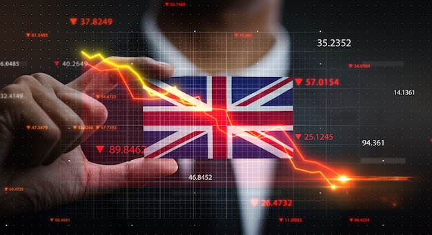 Grafico che cade davanti alla bandiera del Regno Unito. Concetto di crisi