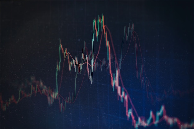 Grafico del mercato azionario e dati finanziari aziendali su LED. Grafico commerciale e indicatore finanziario azionario. Concetto di analisi di mercato azionario o aziendale.