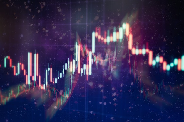 Grafico e indicatore del prezzo tecnico, grafico a candele rosso e verde sullo schermo del tema blu, volatilità del mercato, tendenza al rialzo e al ribasso. Commercio di azioni, sfondo di criptovaluta.