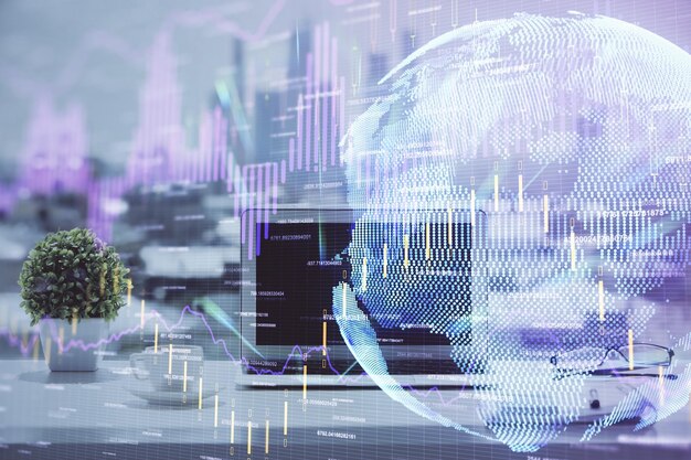 Grafico finanziario disegno colorato e tabella con computer sullo sfondo Esposizione multipla Concetto di mercati internazionali