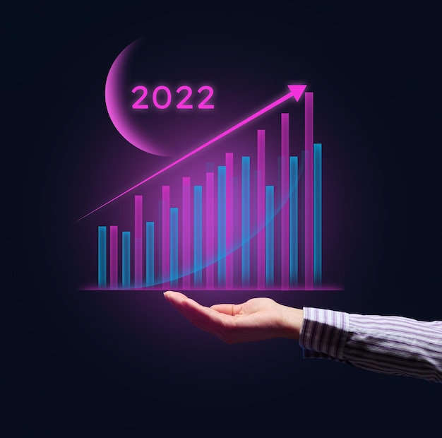Grafico olografico con indicatori in crescita e una mano di uomini d'affari Il concetto di crescita del business nel nuovo anno l'inizio del successo