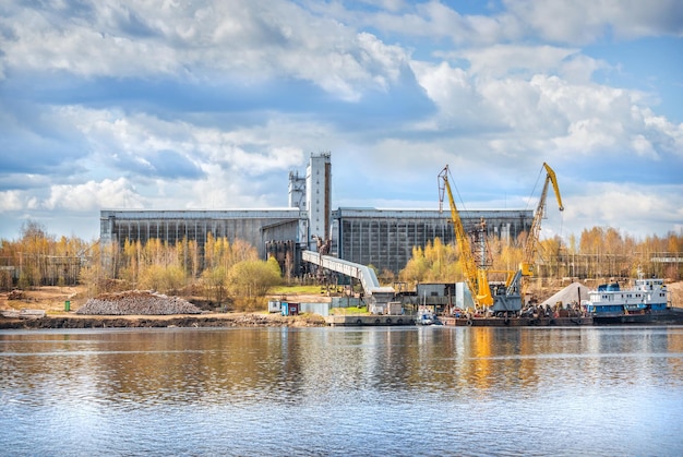 Grain Terminal Volga vista dalla regione del Volga Kineshma Ivanovo