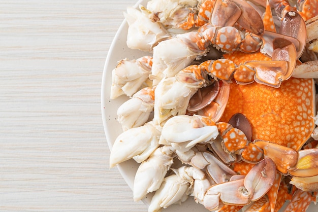 Granchio blu al vapore con salsa piccante ai frutti di mare