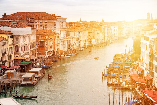 Grand Canal con gondole a Venezia Italia