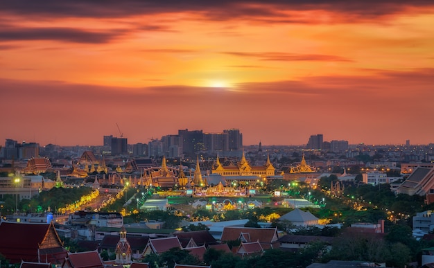 Grand Palace nella città di Bangkok dal tetto dell'hotel in Thailandia