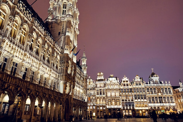 Grand Place edifici di notte