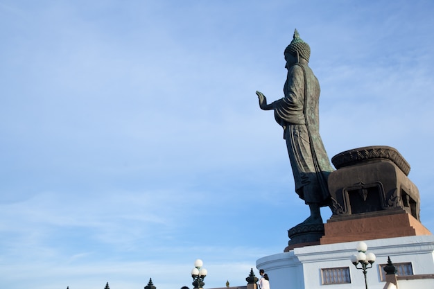 Grande Buddha nel parco.