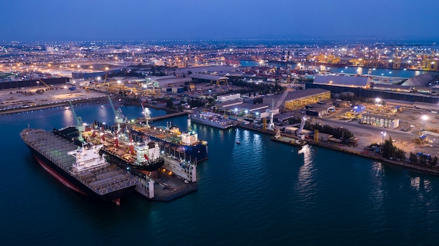 Grande cantiere navale e manutenzione sul mare