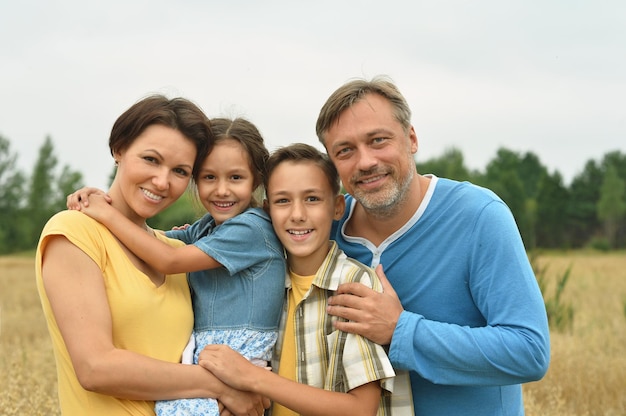 Grande famiglia che riposa