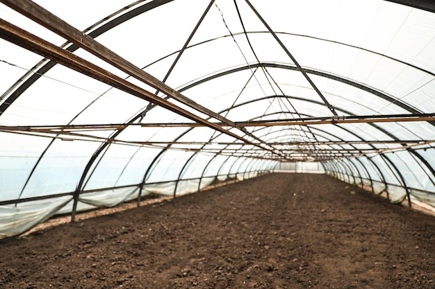 Grande serra agricola preparata per la semina