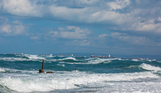 Grandi onde sul Mar Mediterraneo Haifa, Israele