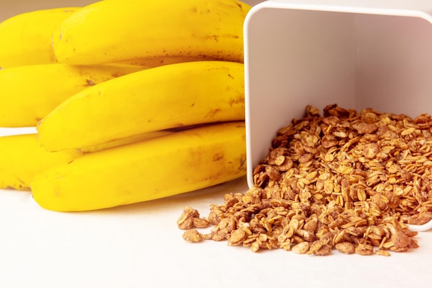 Granola Cereali e banane Colazione salutare