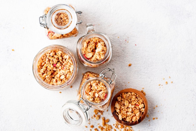 Granola fatta in casa con bacche secche