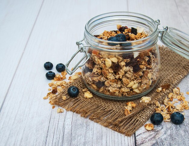 granola fatta in casa in barattolo