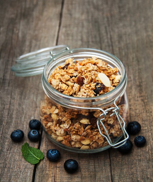 Granola fatta in casa in barattolo