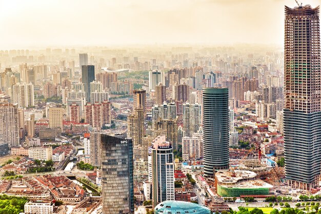 Grattacieli di bella vista, lungomare e costruzione della città di Pudong, Shanghai, Cina.