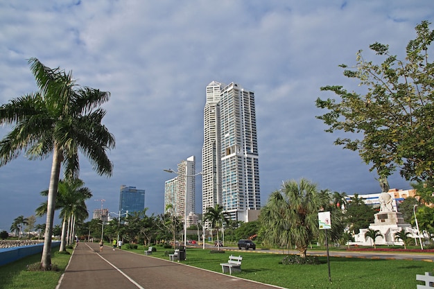 Grattacieli sul lungomare di Panama City, America centrale