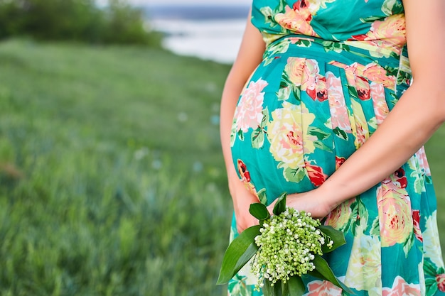 Gravidanza, maternità e felice futuro concetto di madre