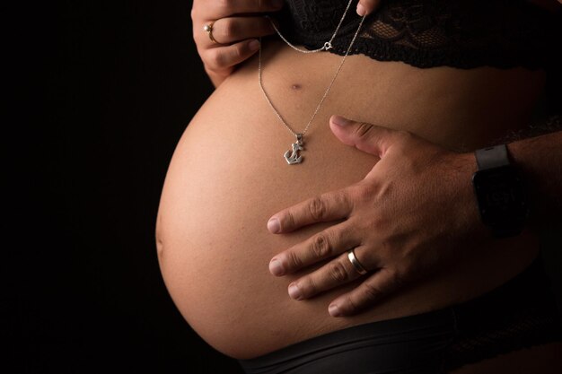 Gravidanza, ventre, bambino, maternità, ginecologia, body positivity, fertilità umana, attesa di bambino