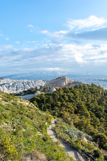 Grecia Atene al mattino vista sulla città dall'alto paesaggio urbano