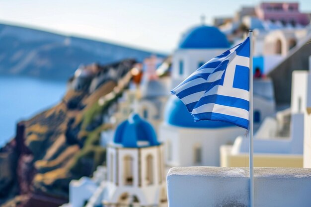 Grecia indpendace giorno Santorini e bandiera nazionale in cielo blu