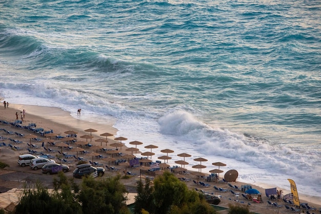 Grecia lefkada isola mare spiaggia paesaggio onde forti