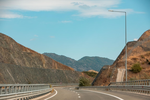 Grecia velocità modo bellissimo paesaggio montagne sullo sfondo