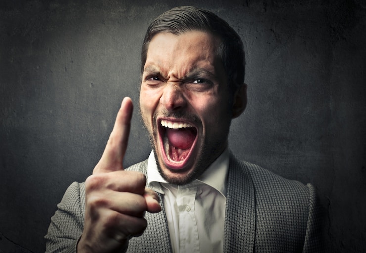 Foto gridando uomo aggressivo