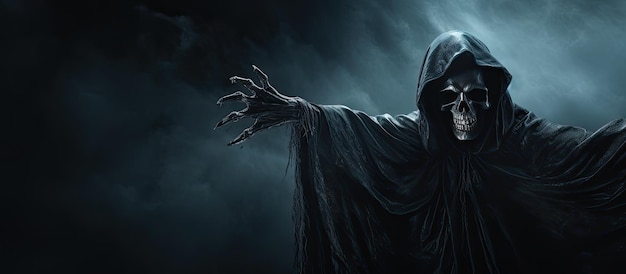 Grim Reaper che estende il braccio verso la telecamera su sfondo scuro con spazio per aggiungere testo