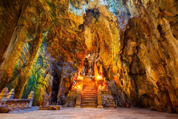 Grotta delle montagne di marmo a Danang