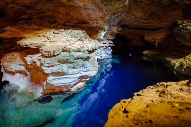 Grotta di acqua blu bene nel Parco Nazionale Chapada Diamantina Stato di Bahia Brazil