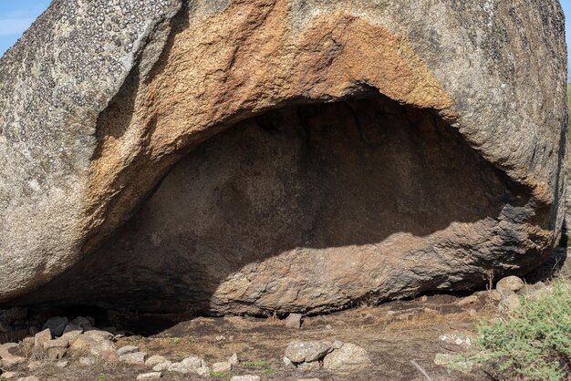 Grotta nell'area naturale di Los Barruecos Estremadura Spagna