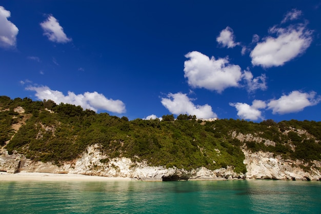 Grotte blu lungo la costa dell'isola di Zante, Grecia