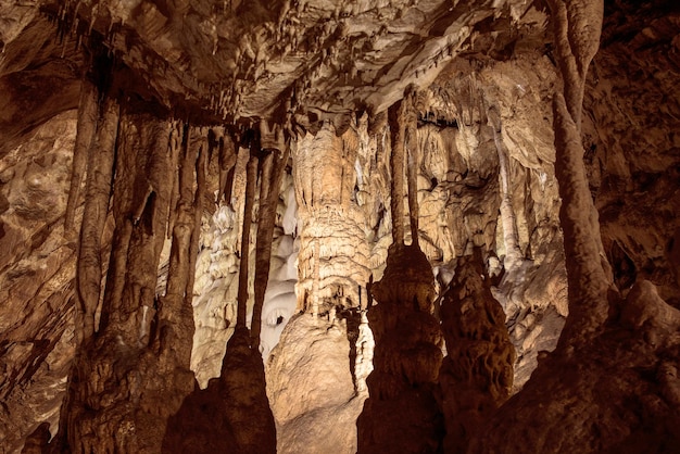 Grotte di Saint Istvan a Lillafured Miscolac Ungheria con stalattiti