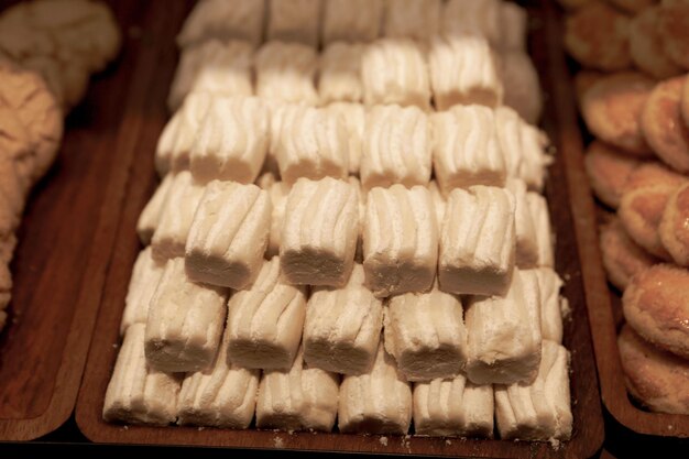 Gruppo di biscotti assortiti Cioccolato bianco con fiocchi d'avena e uvetta