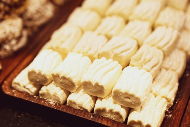 Gruppo di biscotti assortiti Cioccolato bianco con fiocchi d'avena e uvetta