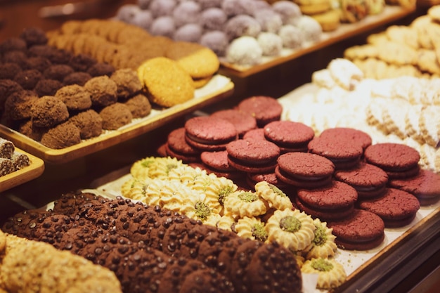 Gruppo di biscotti assortiti Cioccolato bianco con fiocchi d'avena e uvetta