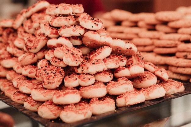 Gruppo di biscotti assortiti. Gocce di cioccolato, uvetta d'avena, cioccolato bianco