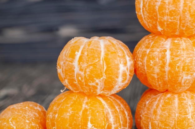 Gruppo di mandarini arancioni senza buccia